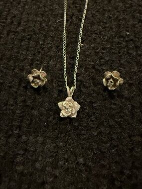 10K White GOLD 18" DIAMOND ROSE PENDANT NECKLACE AND EARRING SET